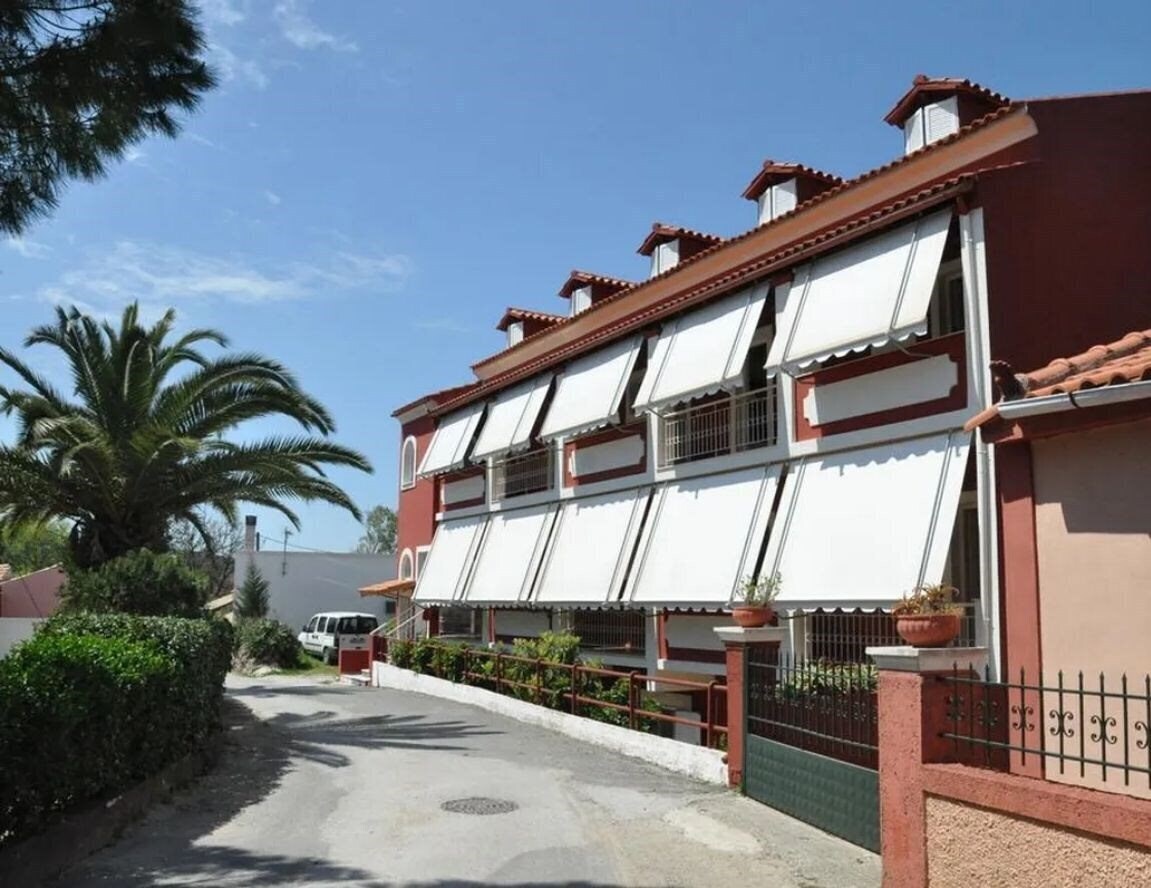 Отель Koskinas Apartments 2*